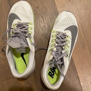 Nike Zoom Fly shoes in size 8. Only worn twice.